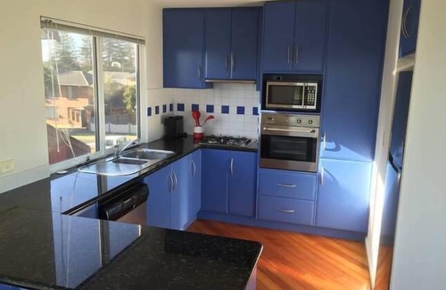 Warrnambool House | La Bella View-Magnificent Views and Location