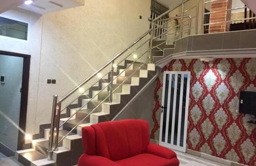 Abomey-Calavi Apartment | La belle au bois dormant