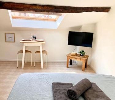 Old Town Apartment | La bonne qui revait d opera