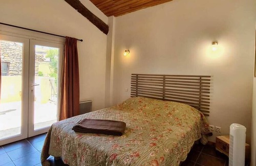 Chateauneuf-du-Pape House | La Bousquetière, village house with a loft style.