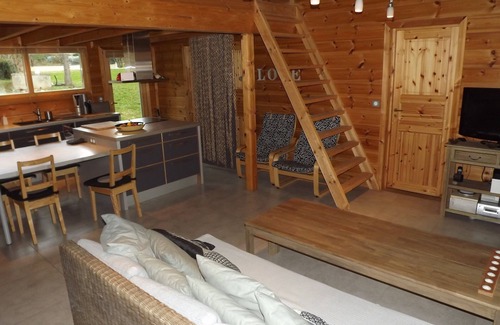 Aiguelèze House | La cabane aux pastels: wooden house with saltwater swimming pool and view of the Tarn river