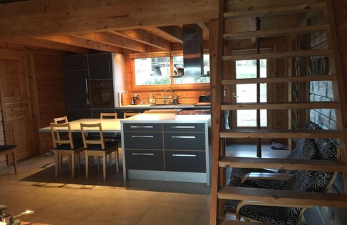 Aiguelèze House | La cabane aux pastels: wooden house with saltwater swimming pool and view of the Tarn river