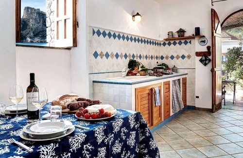 Marina del Cantone Apartment | La Cabane Bleau