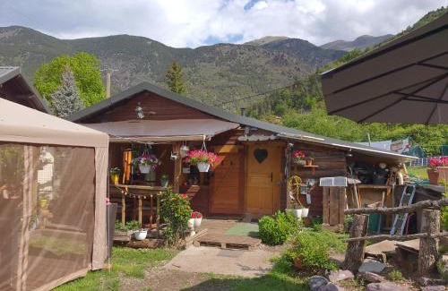 Valdeblore Bed & Breakfast | LA CABANE, petite chambre agréable chez l'habitant, maison toute en bois