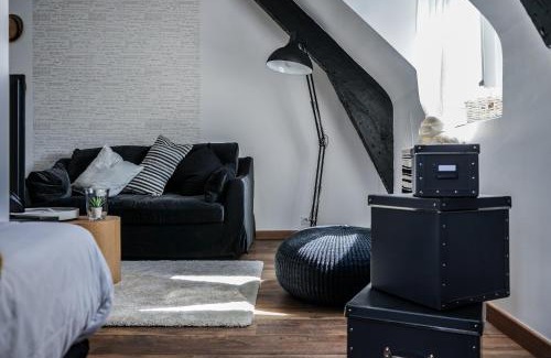 Brive-la-Gaillarde Apartment | La Cachette d Artistes - 1 Chambre