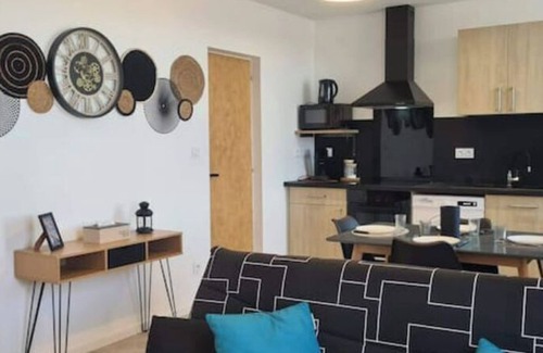 Hericourt Apartment | La Campagne à la Ville, Calme Terrain Clos