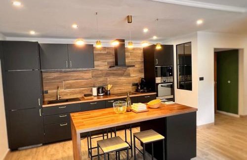Saint-Claude Apartment | La Capucine - Lumineux avec balcon et parking
