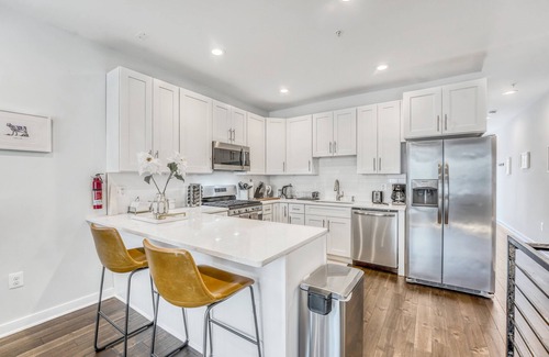 Trinidad Condo | "La Casa Bianca" Fabulous 3 Bed Home next to H St & Union Market