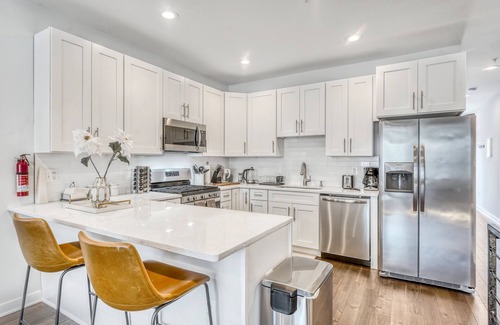 Trinidad Condo | "La Casa Bianca" Fabulous 3 Bed Home next to H St & Union Market