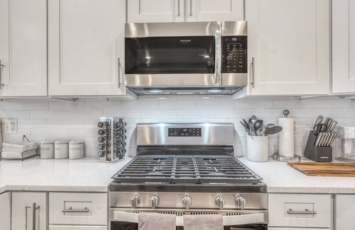 Trinidad Condo | "La Casa Bianca" Fabulous 3 Bed Home next to H St & Union Market