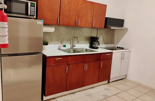 Eleanor Roosevelt House | La Casa de Ada Near Airport & Beaches Charming 3-bedroom house with AC andWiFi
