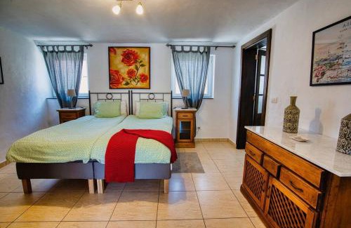 El Paso House | La casa de al lado