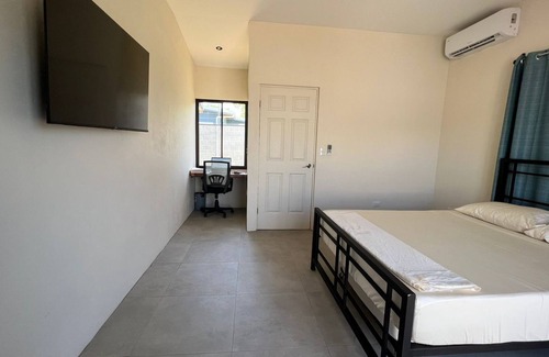 Parrita House | La Casa de Papi A Solo 2 Minutos de Playa Bandera