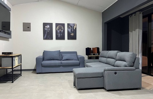 Bandera House | La Casa de Papi
