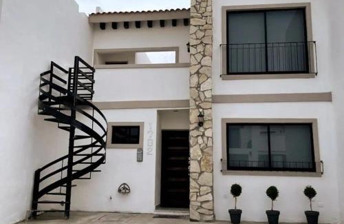 Cerritos House | La casa del faro Azul Marino