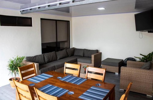 Barrio Dora House | La casa del volcán