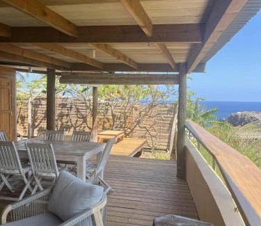 Trois-Bassins House | la case au bord de la grande ravine avec vue mer