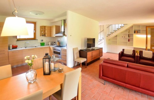 Montecarlo Villa | La Casetta Rossa - Two Bedroom Villa, Sleeps 5