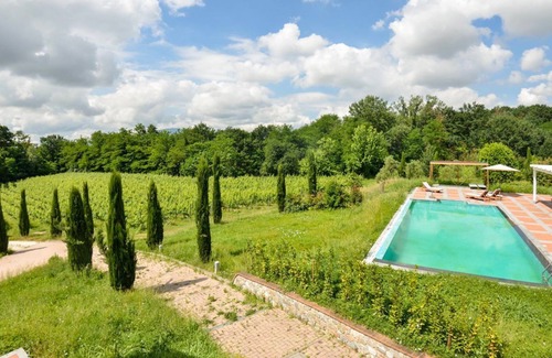 Montecarlo Villa | La Casetta Rossa - Two Bedroom Villa, Sleeps 5