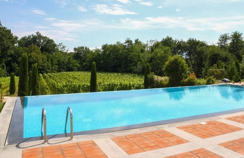 Montecarlo Villa | La Casetta Rossa - Two Bedroom Villa, Sleeps 5