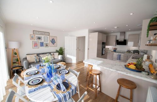 Frinton-on-Sea House | La Casita - Inside the Gates of Frinton-On-Sea