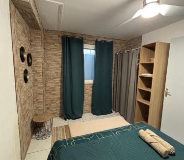 Petite-ÃŽle Apartment | La Caz Anaïs avec jacuzzi