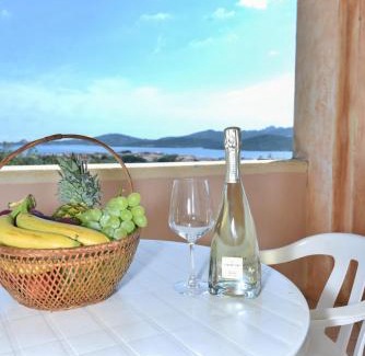 Cannigione Apartment | La Costa View