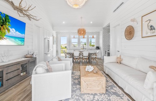 William's Town House | La Dolce Vita Cottage - Beachfront w/pool directly on Tropic of Cancer Beach!
