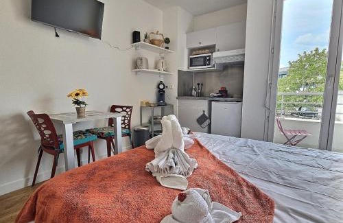 Chelles Apartment | La Dolce Vita I Disney Paris Balcon