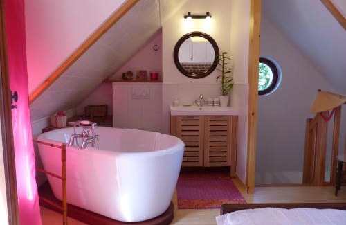 Saint-Jouin-Bruneval House | La Flore De Lys, lovely cottage ideal for 2 adults and 1 bébé
