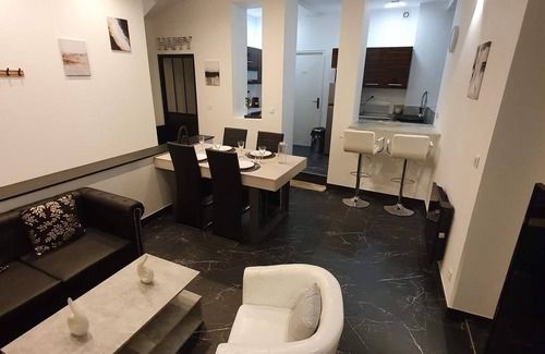 Rouen City Centre Apartment | La Forteresse Jacuzzi-Sauna