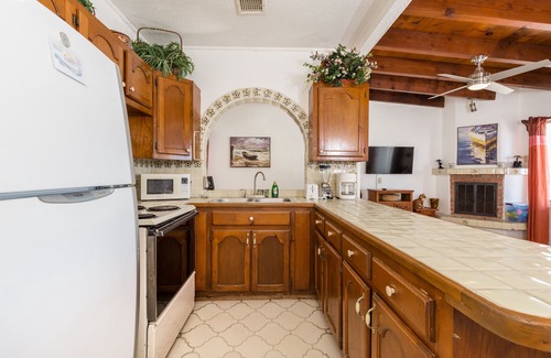 La Deportiva House | La Gaviota: Beachfront w/gorgeous views, garage, walk to nearby restaurants