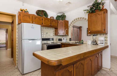 La Deportiva House | La Gaviota: Beachfront w/gorgeous views, garage, walk to nearby restaurants