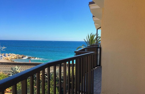 Bordighera Apartment | La Gaviota - Bilocale sul mare in Arziglia