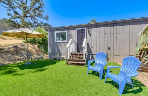 Coulterville House | La Grange Home with Covered Patio and Gas Grill!