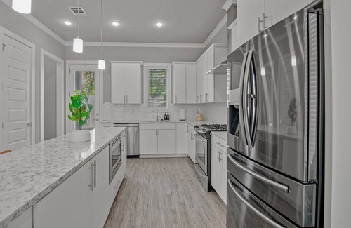 South Baton Rouge House | LA House 3 beds nModern Comfort Meets Cozy Charm