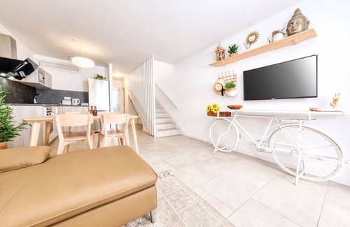 Playa Blanca Ski Chalet | La Isleña - Luxury Holiday Home - 500 M FROM THE BEACH, FIBER OPTIC WIFI