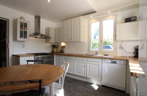 Saint-Cirq-Souillaguet Villa | La Jonquiere, quiet house overlooking a Lotois village. Animals accepted.