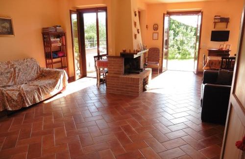 Tuoro sul Trasimeno Apartment | La Loggina Maxi con 2 giardini recintati privati
