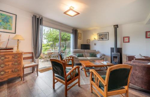 Arzon House | La maison aux volets bleus