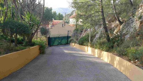 Toulon Bed & Breakfast | La Maison Bleue