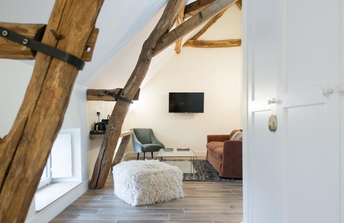 Puligny-Montrachet House | La Maison Deveney Mars