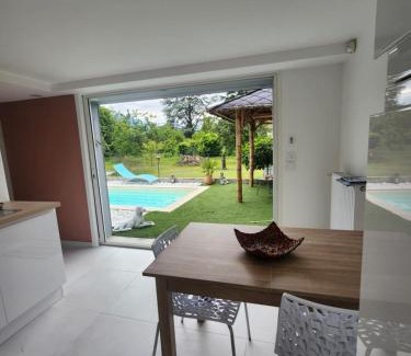 Aix-les-Bains Apartment | La maison Marilyne - T2 avec piscine privative
