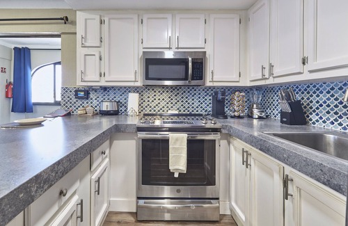 El Medano Ejidal Resort | La Mansión Penthouse at Marina Sol Resort in Cabo -1 1/2 block walk to the Beach