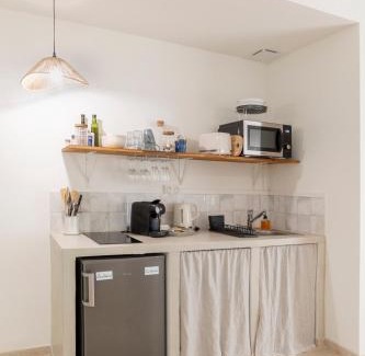 Faubourg Apartment | La Nîmoise Appart Elégant , Clim MaisonCarréeConciergerie