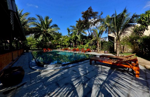 Ong Lang Hotel | La Paloma Resort