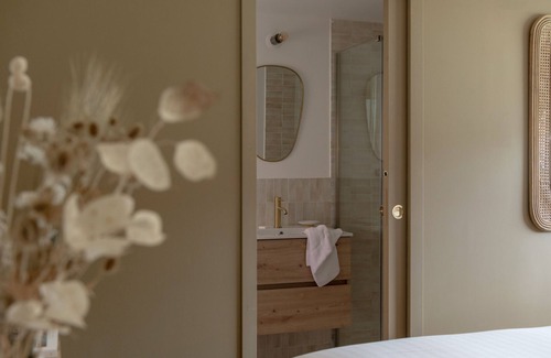 Centre Ville House | La Peniche - Bed And Bicycle - Vienne