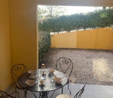 Roussillon Apartment | la pinède