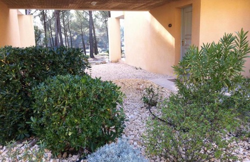 Saumane-de-Vaucluse Apartment | La pinede du Golf