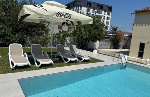 Shkoder House | La Piscina